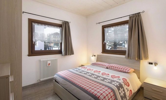 Livigno Apartment | Holiday Apartment "Arcobaleno Viola" with Mountain View, Wi-Fi & Garden
