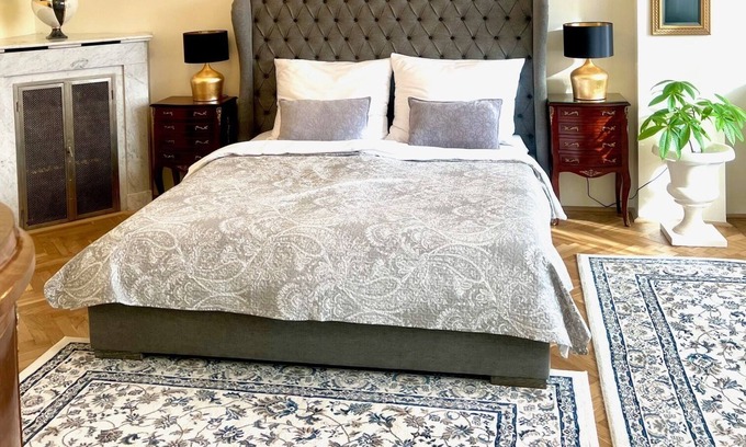 Baden Apartment | Holiday Apartment "Luxus In Baden Bei Wien" with Shared Garden & Wi-Fi