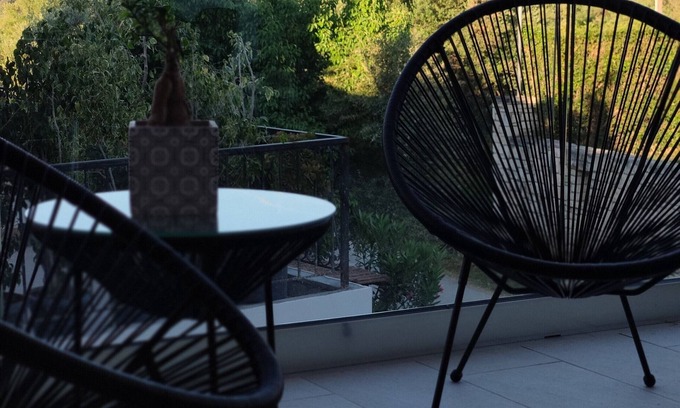 Fiolitis Apartment | Holiday Apartment 'Crystal Luxury Apartment' with 3 Balconies, Garden & Wi-Fi