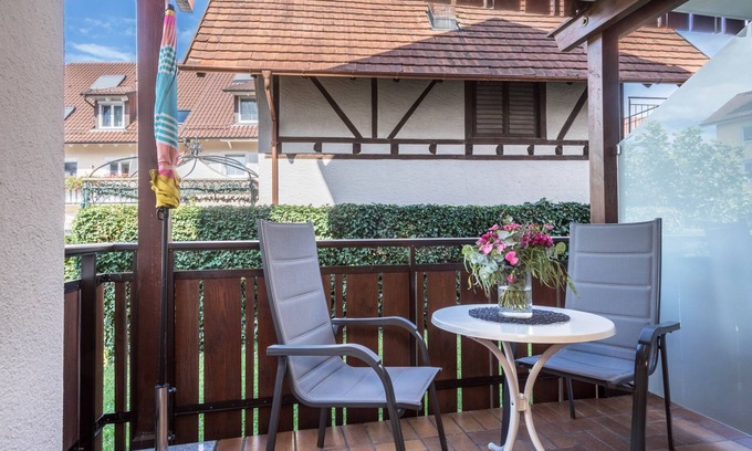 Langenargen Apartment | Holiday Apartment “EG3” in “Heinemann Guest House” Directly directly on Lake Constance