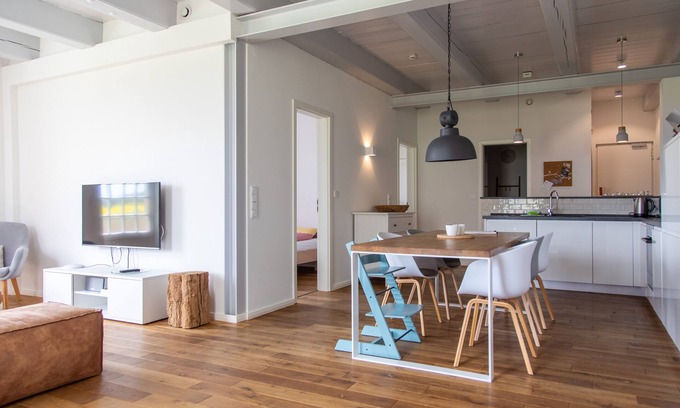 Dornum Apartment | Holiday apartment in a listed building directly on the dyke (Whg. 2)
