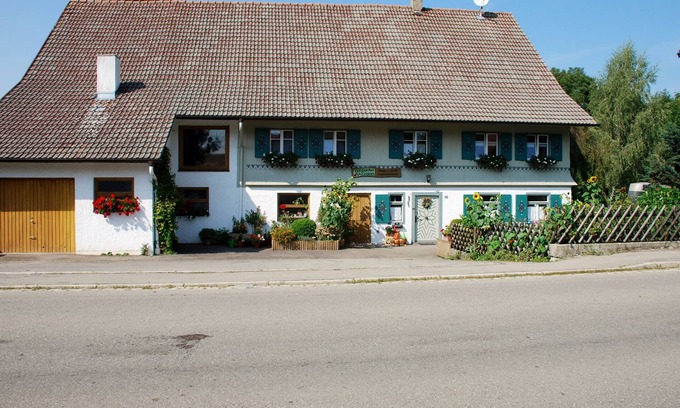 Altusried Apartment | HOLIDAY APARTMENT IN THE ALLGÄU, 10 minutes from Center Park