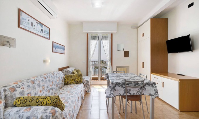 Pietra Ligure Apartment | Holiday Apartment "Numero 7" with Sea View, 2 Balconies & Wi-Fi