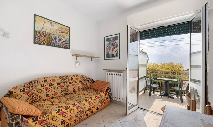 Pietra Ligure Apartment | Holiday Apartment "Numero 14" with Sea View, Balcony & Wi-Fi