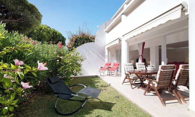 Vale do Lobo Apartment | Holiday Apartment 'Large Apartment in Vale do Lobo' with Private Garden & Wi-Fi