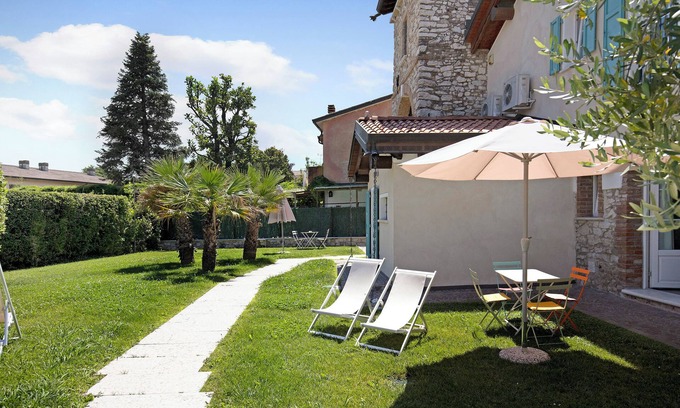 Desenzano del Garda Apartment | Holiday Apartment "Ligustro" with Private Terrace, Shared Garden & Pool