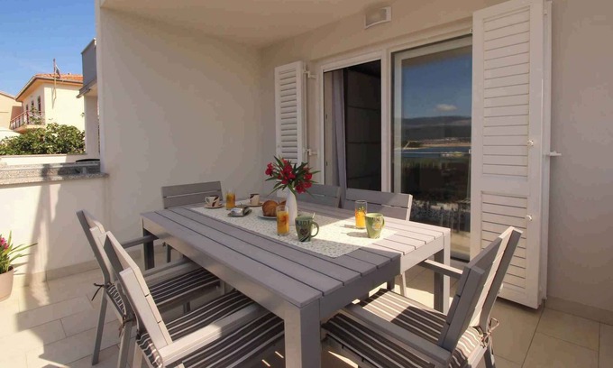 Silo Apartment | Holiday apartment mit Terrasse und Klimaanlage