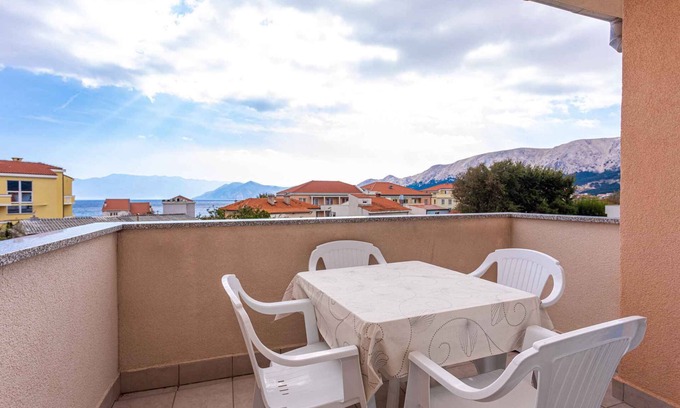 Baska Apartment | Holiday apartment near the centre and the sea