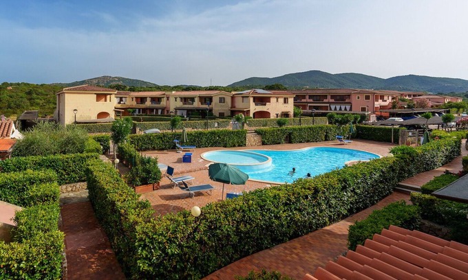 Murta Maria Apartment | Holiday Apartment "Pistacchio" with Shared Pool, Private Terrace & A/C