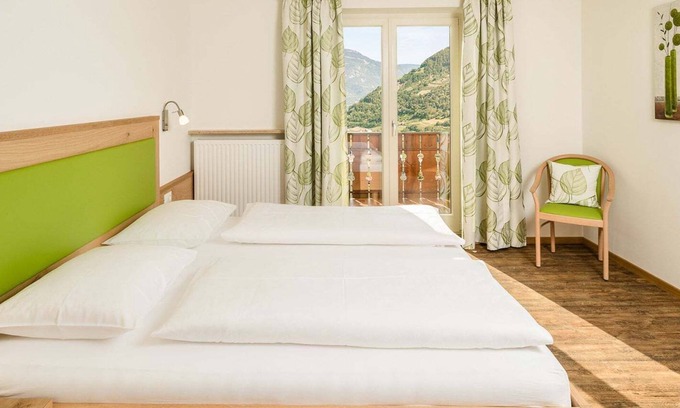 Lagundo Apartment | Holiday Apartment 'Rasnerhof Ferienwohnung Meran' with Mountain View, Balcony & Wi-Fi