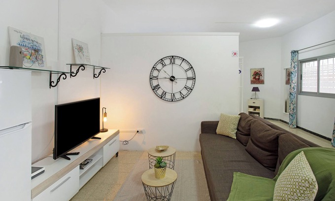 Ingenio Apartment | Holiday Apartment "Sarah's Kite 1 Playa Del Burrero" with Sea View, Terrace & Wi-Fi