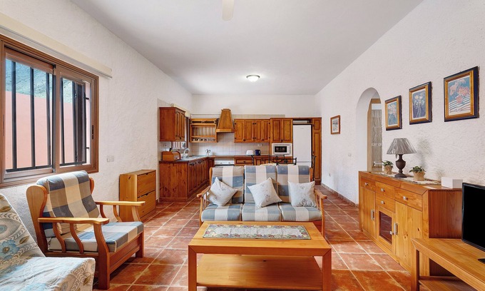 Buenavista del Norte Apartment | Holiday Apartment 'Teresa' with Mountain Views and Wi-Fi