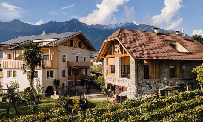 Merano Apartment | Holiday Apartment "Torgglbauer 4" with Mountain View, Pool, Terrace & Wi-Fi