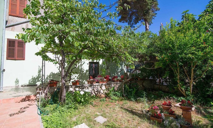 Veli Losinj Apartment | Holiday apartment with terrace and air conditioning