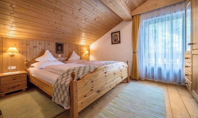 Spinga Apartment | Holiday Apartment "Waldesruh" with Mountain View, Balcony & Wi-Fi