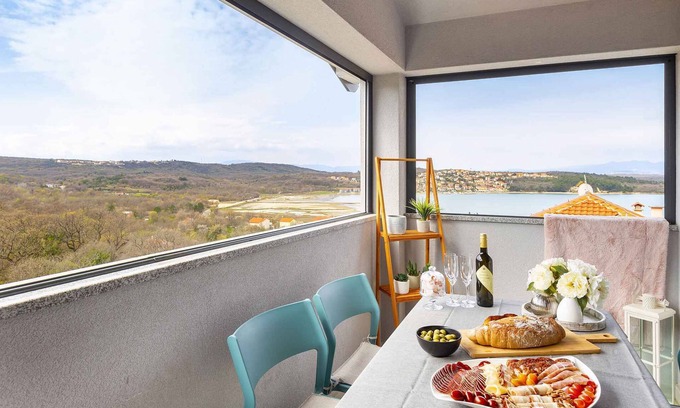 Soline Apartment | Holiday apartment with a balcony and sea view