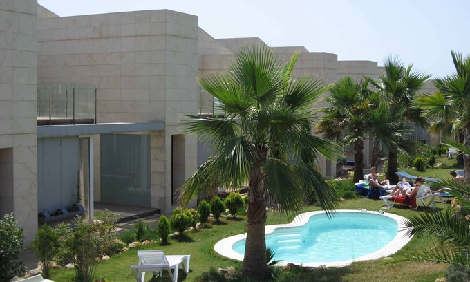 L'Escala Apartment | Holiday apartment with a beautiful garden and several small pools