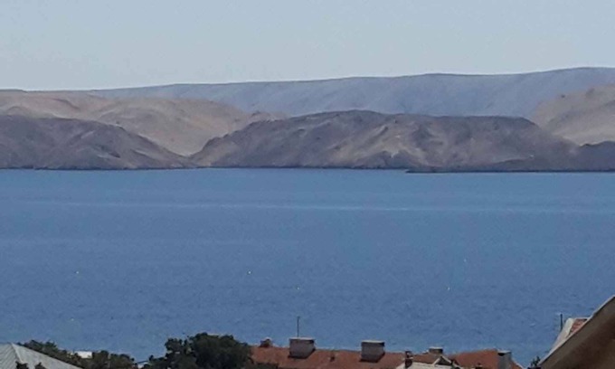 Karlobag Apartment | Holiday apartment with sea views, air conditioning and pool