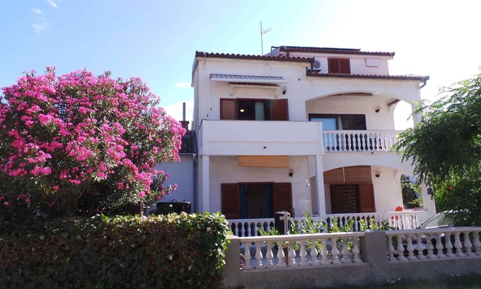 Nin Apartment | Holiday apartment with air conditioning