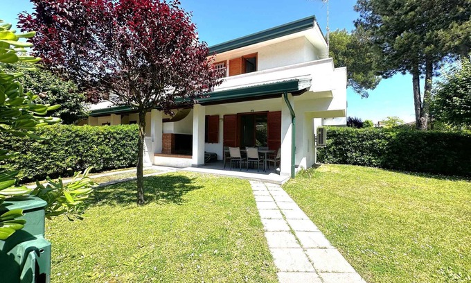 Bibione Apartment | Holiday apartment with garden and air conditioning