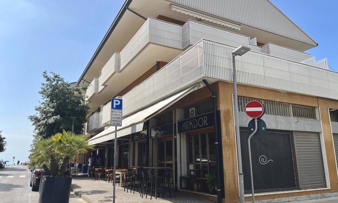 Lignano Sabbiadoro Apartment | Holiday apartment with partial sea view and balcony