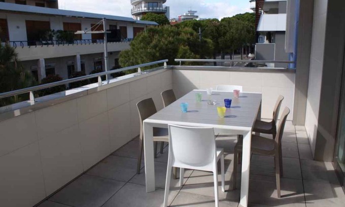 Lignano Sabbiadoro Apartment | Holiday apartment with balcony in the heart of Lignano Sabbiadoro