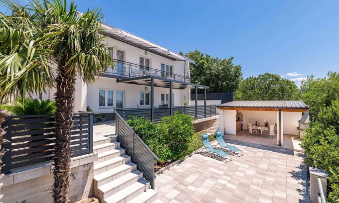 Povile Apartment | Holiday apartment with wifi and air conditioning