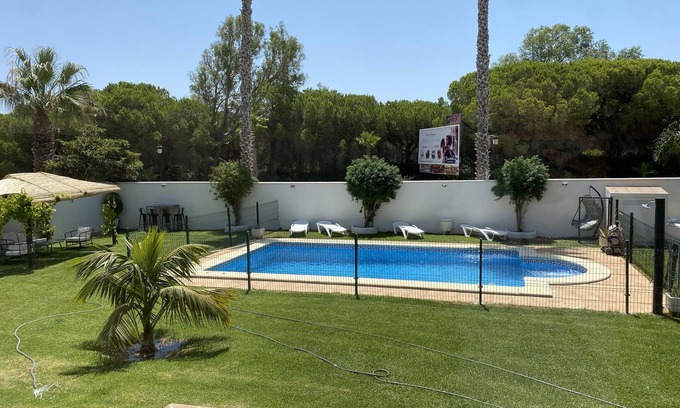 Campano House | Holiday Home Villa Loma Beach with Pool, Garden & Wi-Fi