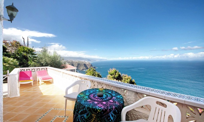 La Matanza de Acentejo Apartment | Holiday Apartment "En Jardín Mariposa" with Sea View, Shared Pool & Wi-Fi