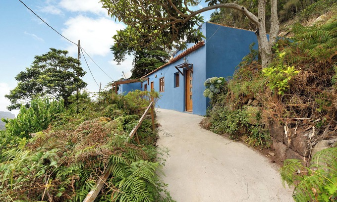 Santa Cruz de Tenerife Ski Chalet | Holiday Home 'Casa Azul del Roque Negro' with Sea View, Terrace and Wi-Fi