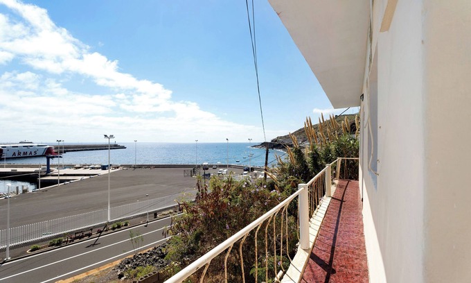Puerto de la Estaca House | Holiday Home 'El Puerto De La Estaca 3' with Sea View, Private Garden and Balcony