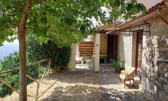 Strettoia Apartment | holiday flat 'Casa Peppina' with terrace