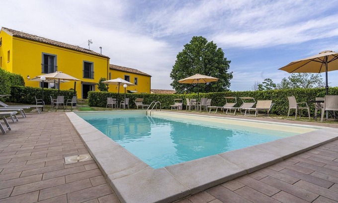 Cessapalombo Other | holiday flat 'Pomegranate' with swimming pool