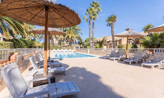 Roquefort-des-Corbieres House | Holiday Home 'La Capelle 4 Persons 876' with Shared Pool, Wi-Fi and Air Conditioning