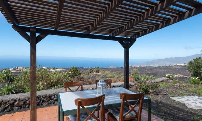 Los Llanos de Aridane Ski Chalet | Holiday Home 'El Sueño De Orión' with Mountain View, Wi-Fi and Air Conditioning