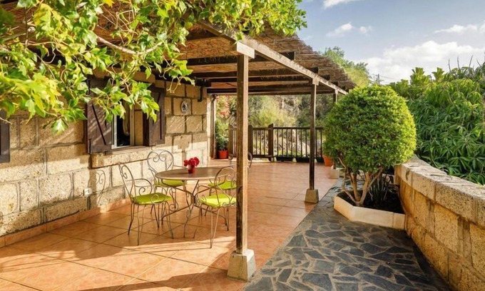 Las Cuevecitas House | Holiday Home in Malpais de Candelaria