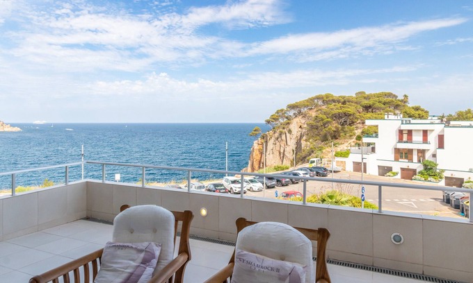 Sant Feliu de Guixols House | Holiday Home 'Casa Rosselló' with Sea View, Private Terrace and Wi-Fi