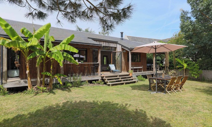 Etables-sur-Mer House | Holiday Home 'Gaetan' with Terrace, Private Garden and Wi-Fi