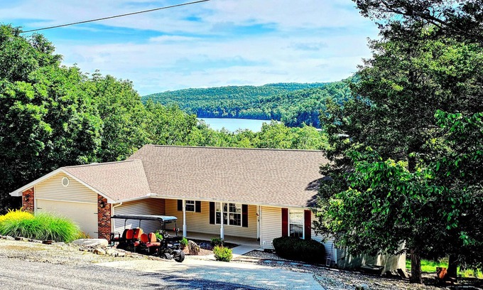 Holiday Island House | Holiday Haven On The Island! nSleeps 12! Fire pit! 6-Seater Golf Cart option!