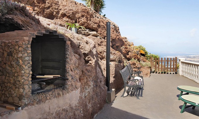 Santa Maria de Guia de Gran Canaria House | Holiday Home Mirador del Gallego with Sea & Mountain View & Wi-Fi