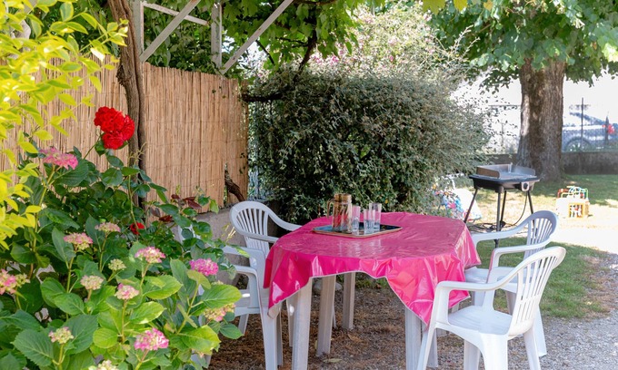 Nantoin House | Holiday Home 'Les Deux Tilleuls' with Wi-Fi