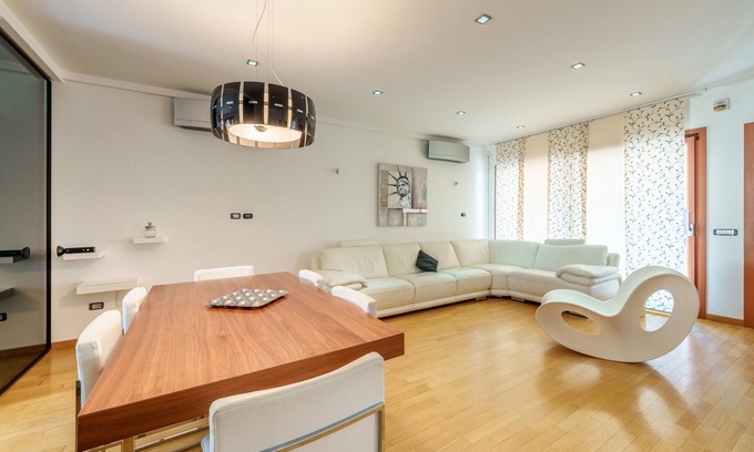 Golfo Aranci House | Holiday Home 'A Due Passi Dal Mare' with Private Terrace, Wi-Fi and Air Conditioning