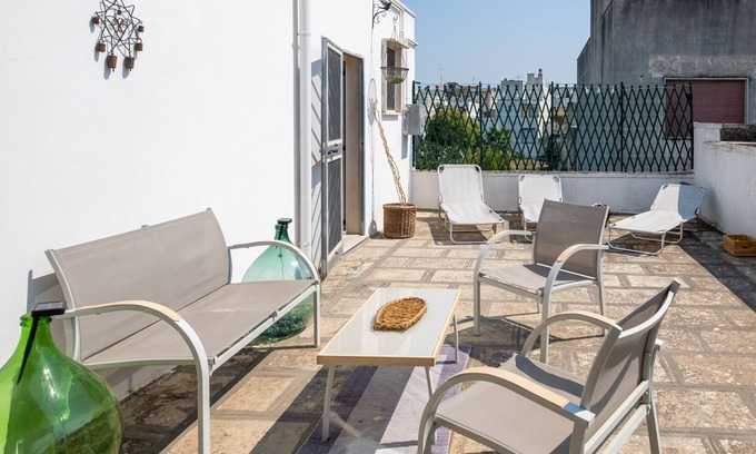 Noha House | Holiday Home 'Adelaide' with Private Terrace and Air Conditioning