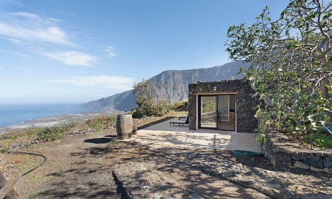 Tigaday House | Holiday Home 'Apartamento El Moral' with Sea View, Private Terrace and Wi-Fi