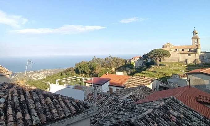 Santa Caterina dello Ionio House | Holiday Home Beautiful Casa Rosario with Sea View, Terrace & Wi-Fi