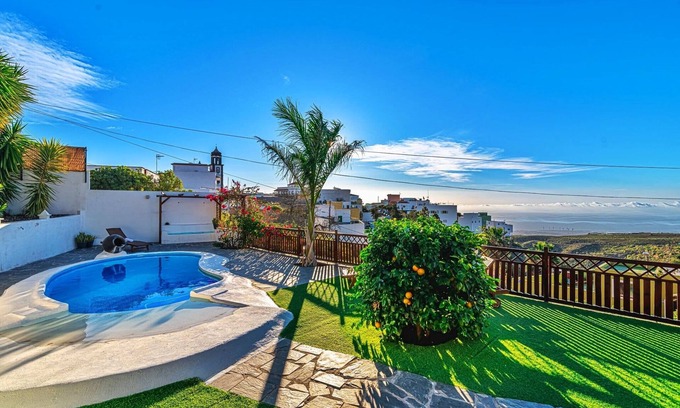 Villa de Arico House | Holiday Home "Bernarda" with Heated Pool, Sea Views, Private Pool and Wi-Fi