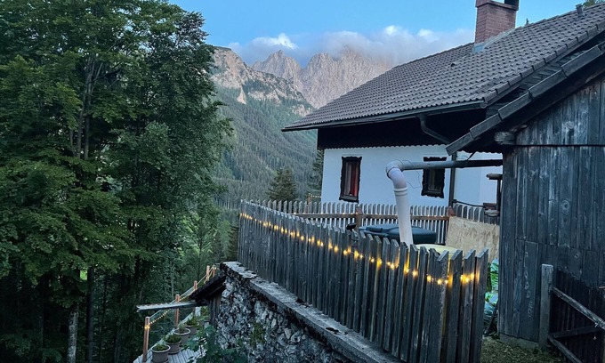 Ferlach House | Holiday Home 'Berghaus Auf 1200m Höhe' with Mountain View, Shared Terrace and Wi-Fi