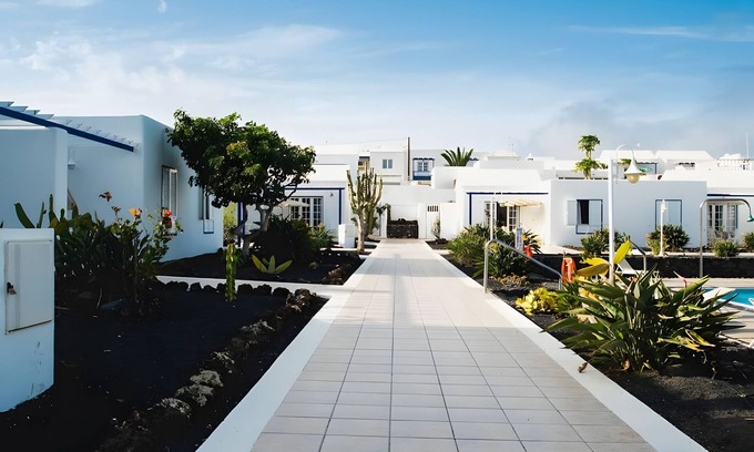 Arrieta House | Holiday Home 'Caleta Campos Bungalows' with Sea View, Shared Pool and Wi-Fi