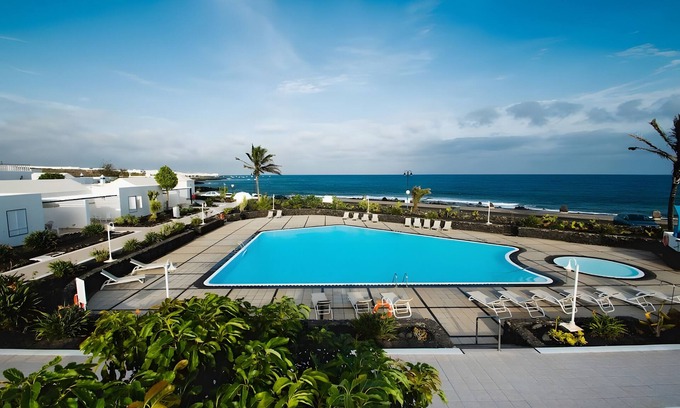 Arrieta House | Holiday Home 'Caleta Campos Bungalows' with Sea View, Shared Pool and Wi-Fi