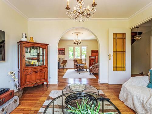 Auray House | Holiday Home Calloch by Interhome